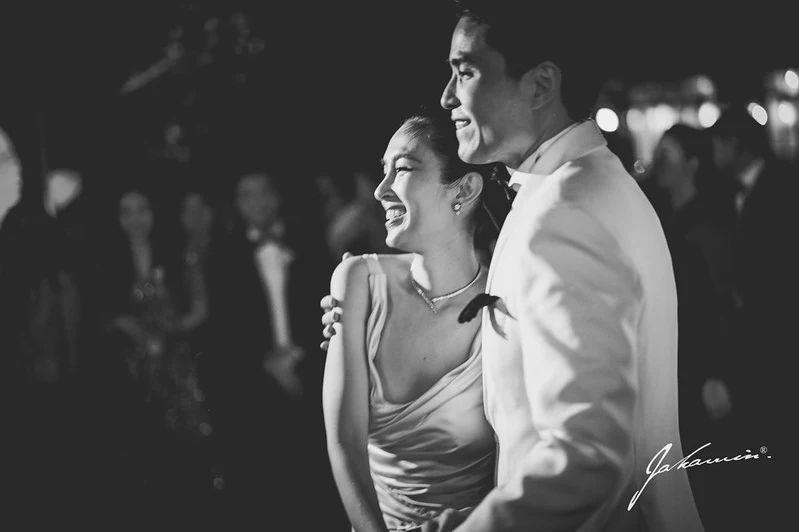 Chồng hôn Hoa hậu chuyển giới đẹp nhất Thái Lan trong tiệc cưới-27