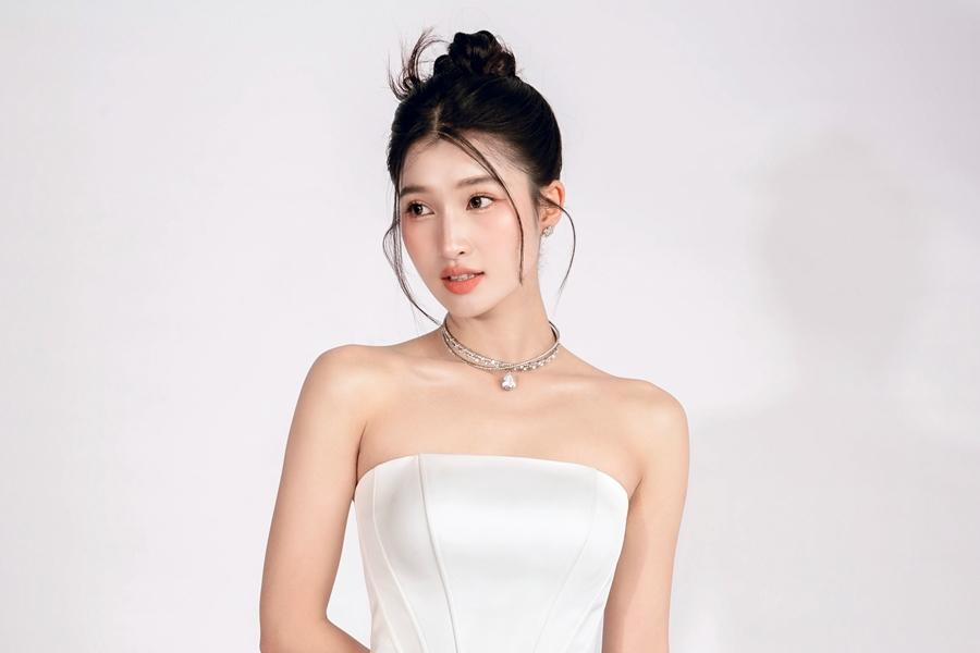 Á hậu Phương Nhi: Diện đồ bộ, đi dép tổ ong vẫn vạn người mê-8