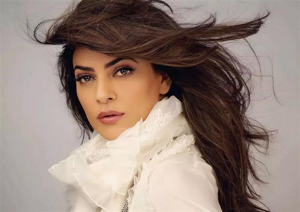 Hoa hậu Hoàn vũ 1994 lên cơn đau tim, phải nhập viện phẫu thuật-1