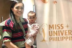 Thí sinh Hoa hậu Hoàn vũ Philippines bế theo con đến dự thi