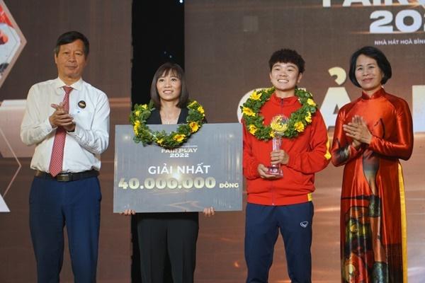 Sau kỷ lục giành Quả Bóng Vàng, Huỳnh Như tiếp tục được vinh danh-1