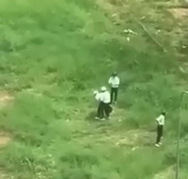 Sự thật vụ nam sinh bị nhóm người khóa tay rồi đánh, đá túi bụi-1