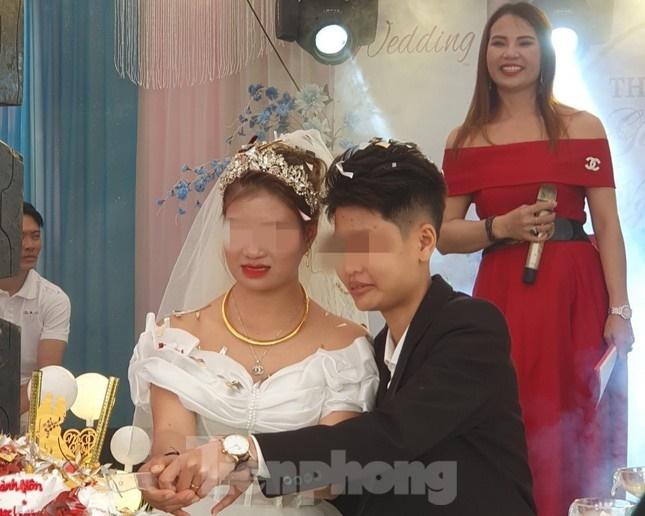 Đám cưới đồng tính nữ đầu tiên ở Nghệ An gây xôn xao-2