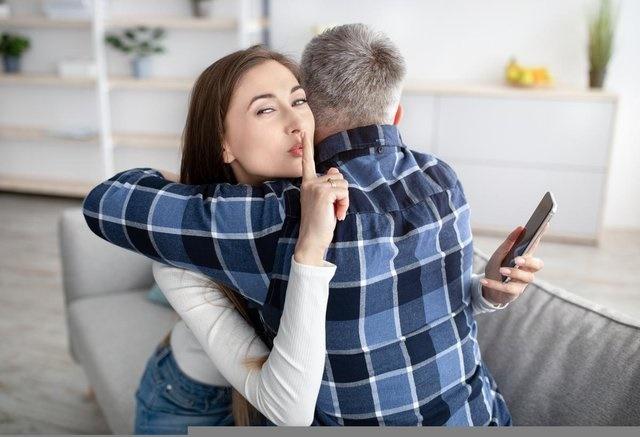 Bí mật tày đình của vợ đằng sau vẻ ngoài kì lạ của 2 con gái song sinh-2