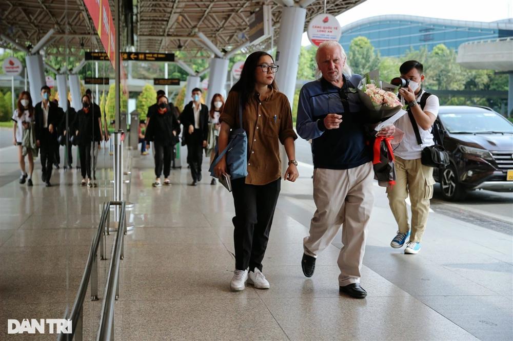 Cựu binh Mỹ bật khóc khi mang cuốn nhật ký lưu giữ 56 năm về tới Việt Nam-3