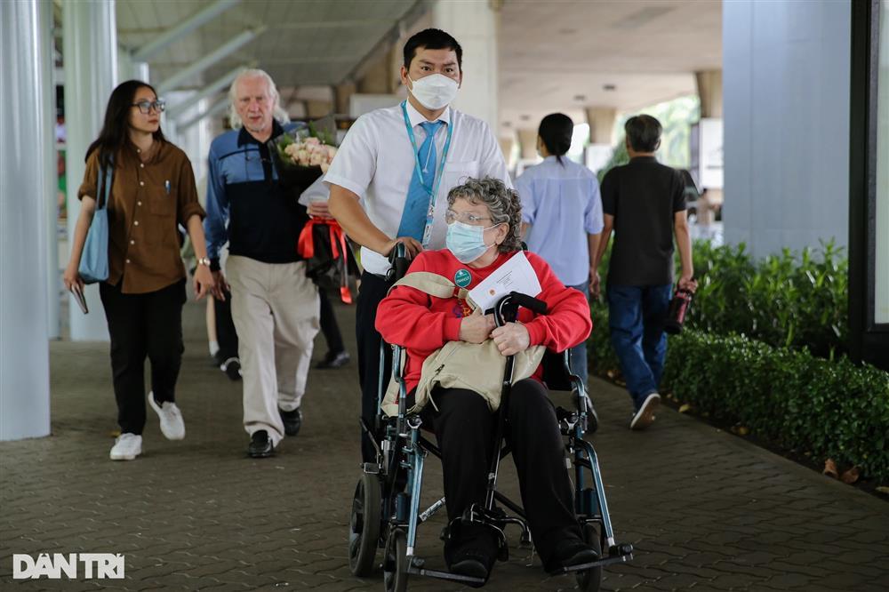 Cựu binh Mỹ bật khóc khi mang cuốn nhật ký lưu giữ 56 năm về tới Việt Nam-4