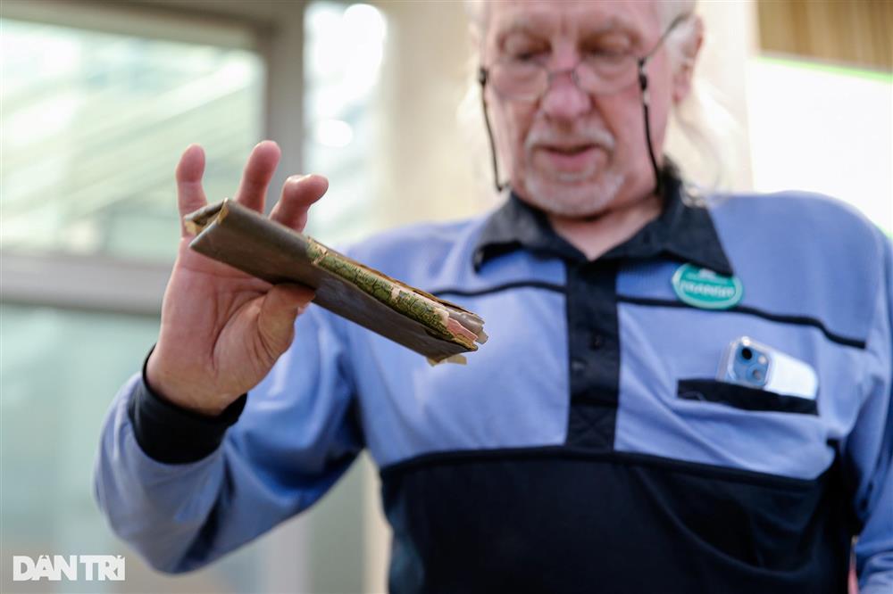 Cựu binh Mỹ bật khóc khi mang cuốn nhật ký lưu giữ 56 năm về tới Việt Nam-5