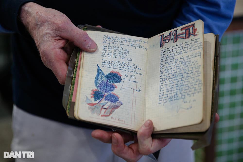 Cựu binh Mỹ bật khóc khi mang cuốn nhật ký lưu giữ 56 năm về tới Việt Nam-6