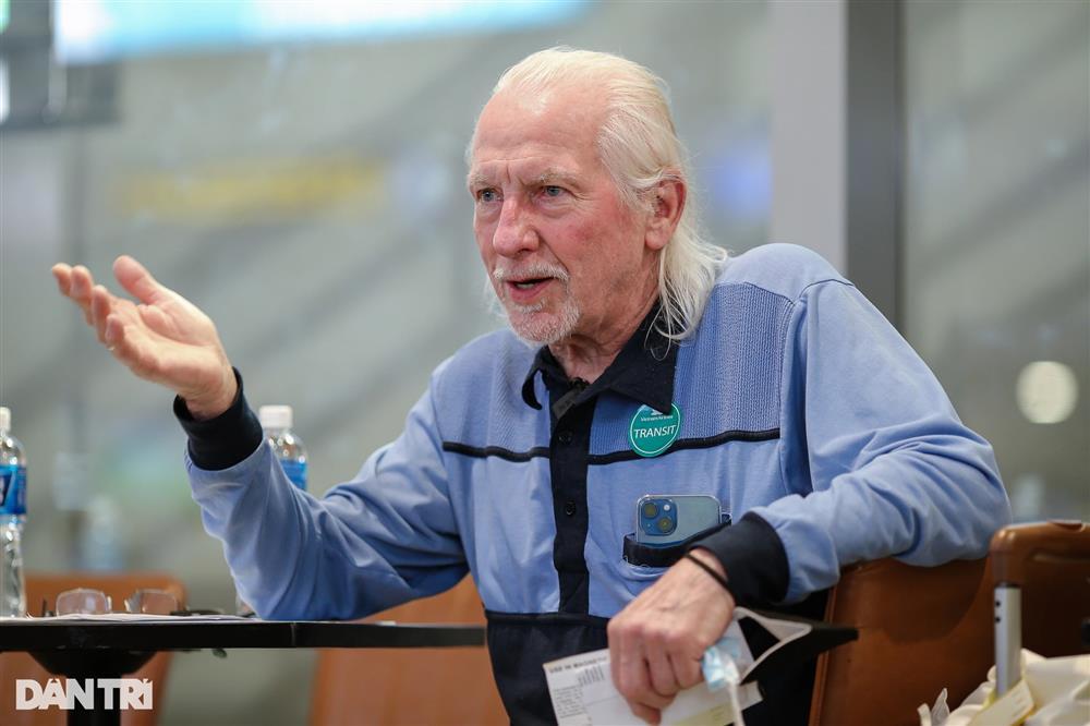 Cựu binh Mỹ bật khóc khi mang cuốn nhật ký lưu giữ 56 năm về tới Việt Nam-9