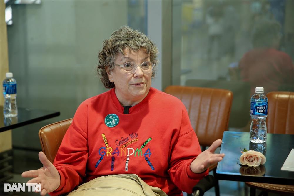 Cựu binh Mỹ bật khóc khi mang cuốn nhật ký lưu giữ 56 năm về tới Việt Nam-10