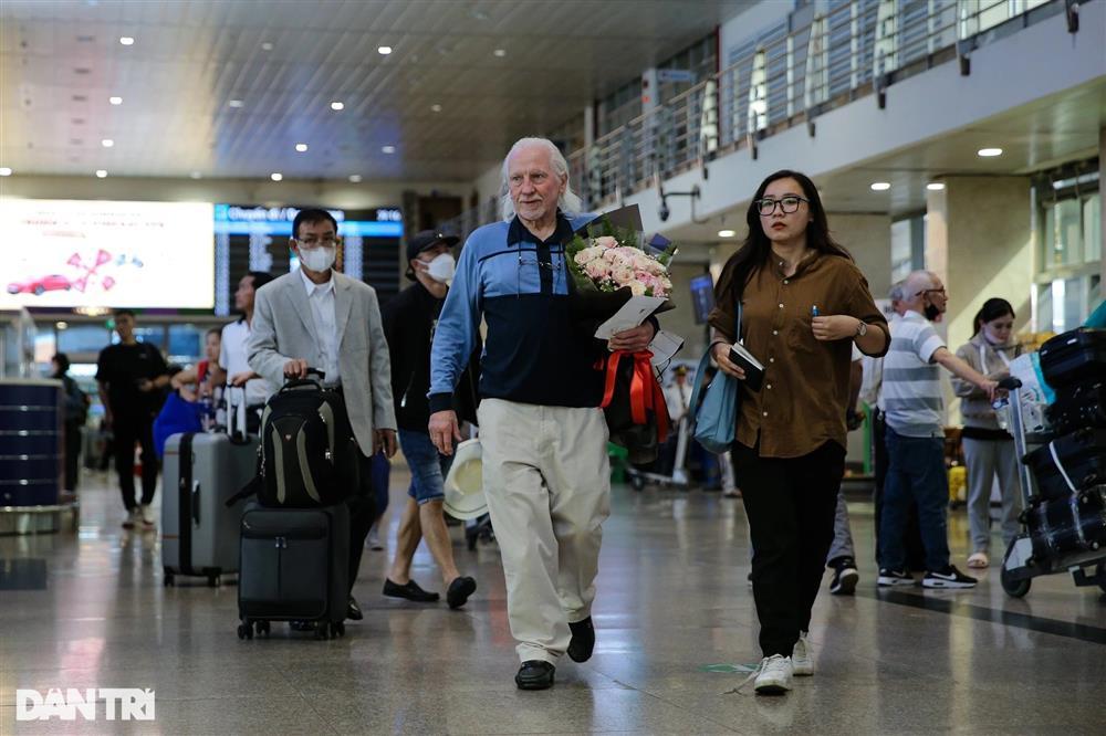 Cựu binh Mỹ bật khóc khi mang cuốn nhật ký lưu giữ 56 năm về tới Việt Nam-11