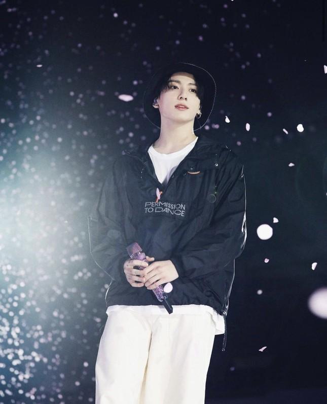 Jung Kook (BTS) bất lực vì bị fan cuồng bám đuôi: Mình cũng là con người thôi-2
