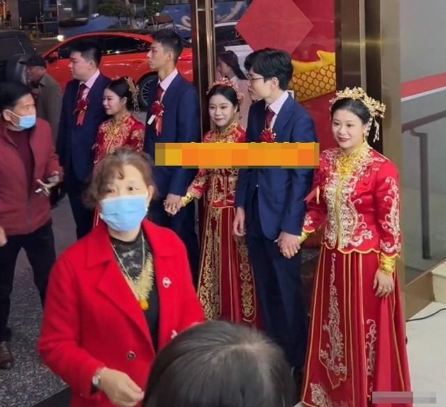 Ba chị em cùng tổ chức đám cưới, ai cũng lo 3 chú rể nhận nhầm vợ-1