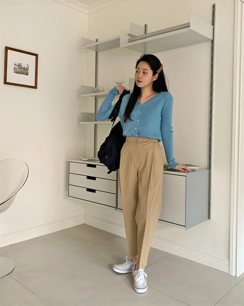 Kết hợp quần âu ống đứng với 5 kiểu áo để hack tuổi-3