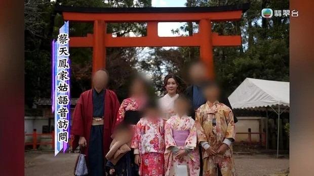 Các con người mẫu Thái Thiên Phượng biết tin mẹ qua đời-1