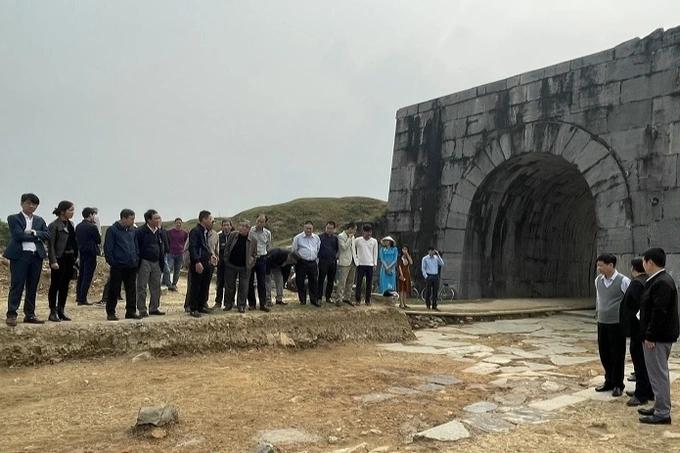 Phát lộ dấu tích kiến trúc, kỹ thuật ghép đá ở cổng Thành nhà Hồ-2