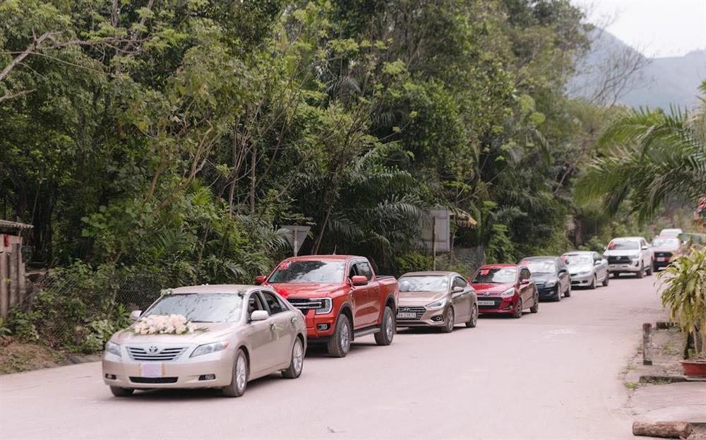 Chú rể Hà Tĩnh chơi lớn rước dâu bằng 20 xe container-8