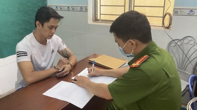 Bắt 2 nghi phạm cướp ngân hàng ở TP.HCM-1