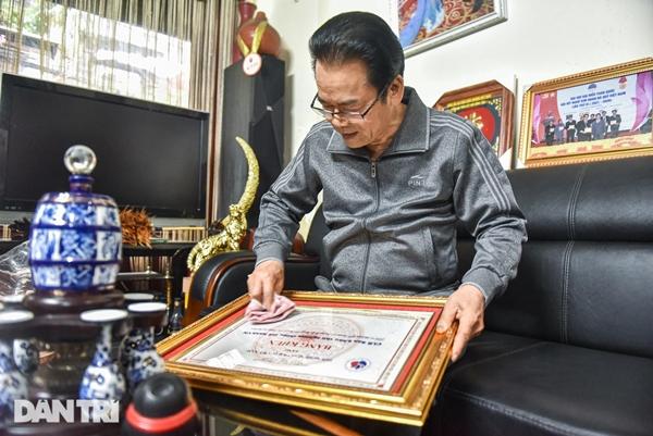 NSND Trần Nhượng: 72 tuổi vẫn miệt mài đi diễn, mỗi ngày uống cả vốc thuốc-7