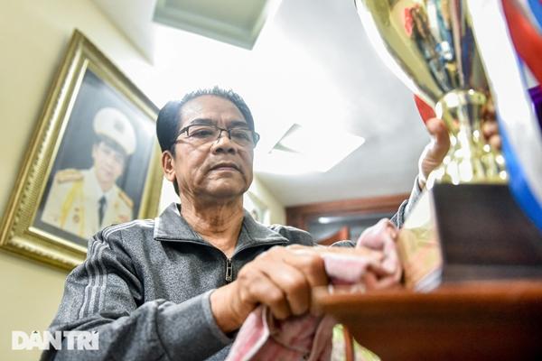 NSND Trần Nhượng 72 tuổi mỗi ngày uống cả vốc thuốc
