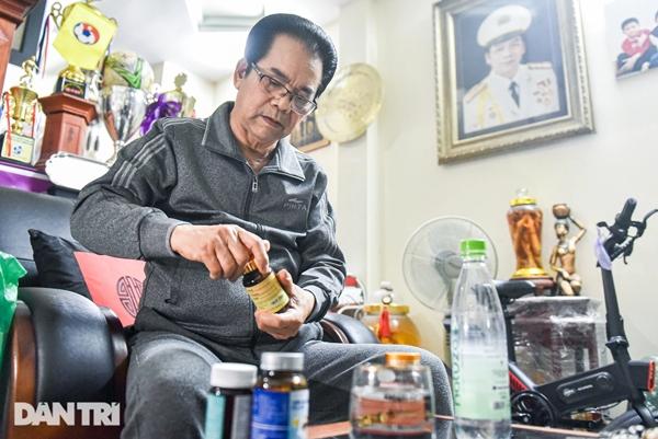 NSND Trần Nhượng 72 tuổi mỗi ngày uống cả vốc thuốc