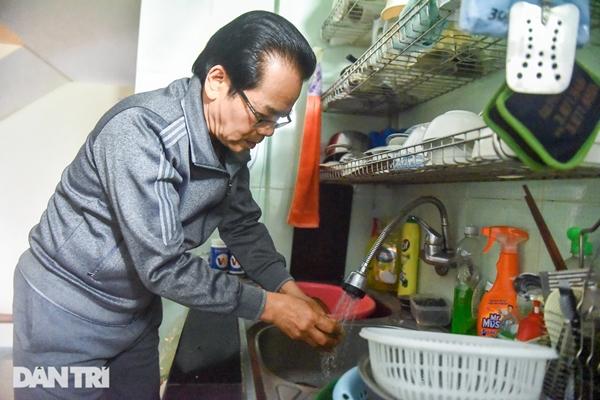 NSND Trần Nhượng: 72 tuổi vẫn miệt mài đi diễn, mỗi ngày uống cả vốc thuốc-13