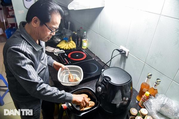 NSND Trần Nhượng: 72 tuổi vẫn miệt mài đi diễn, mỗi ngày uống cả vốc thuốc-14