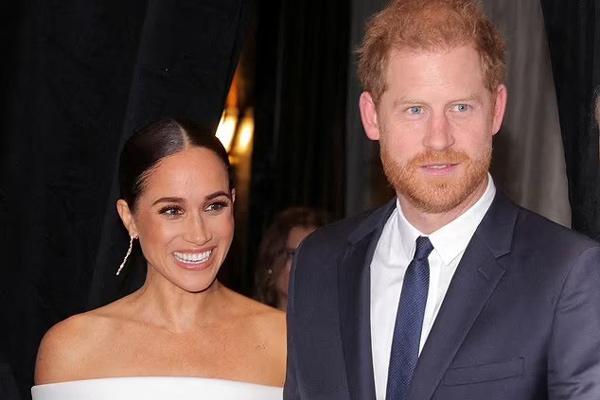 Harry và Meghan bị chê cười-4