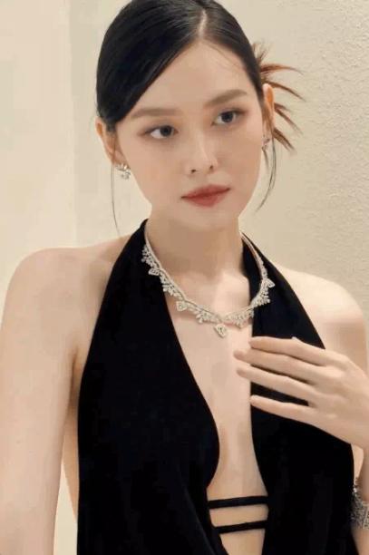 Á hậu Tường San khoe nhan sắc ngọt ngào chấp cam thường-2