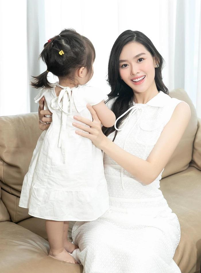 Á hậu Tường San khoe nhan sắc ngọt ngào chấp cam thường-5