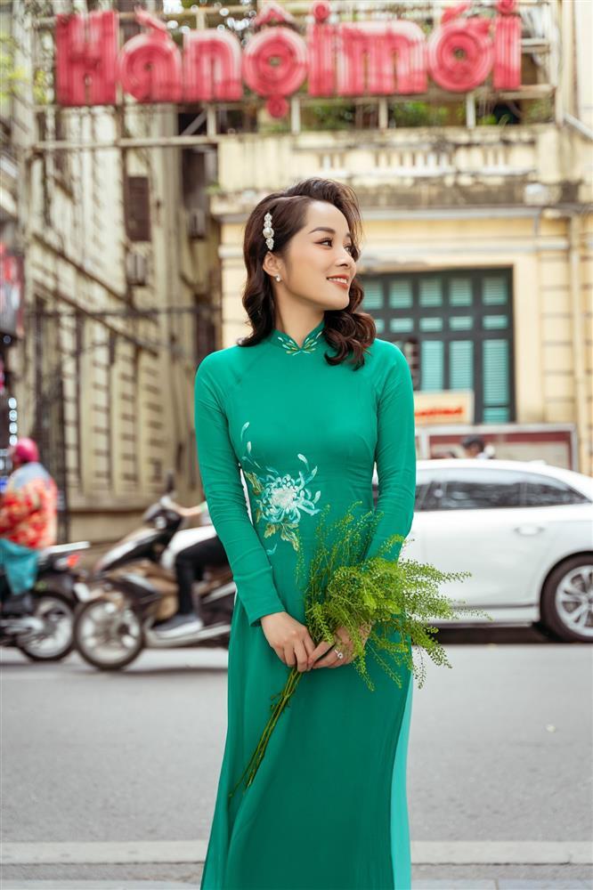 MC Minh Hương Vàng Anh chia tay hàng hiệu, áo dài dạo phố-3