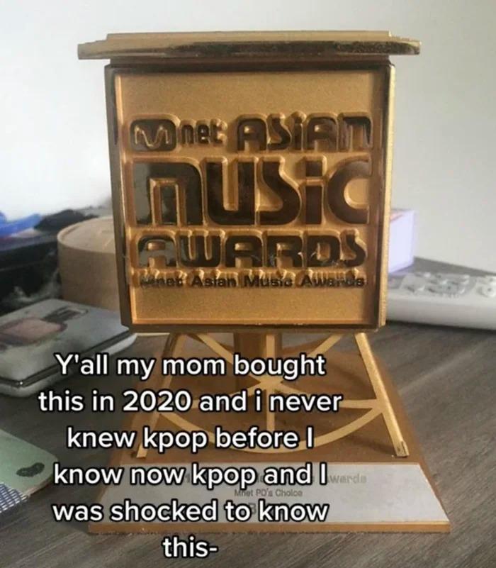 Cúp MAMA được bán ở tiệm đồ cũ với giá 85.000 đồng-1