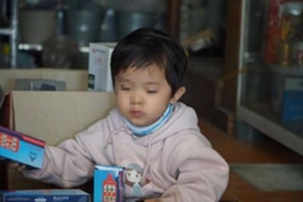 Vụ bé gái bị xịt hơi cay: Đề nghị giám định lại thương tích-4