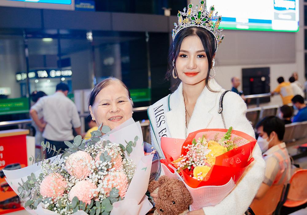 Hoa hậu Môi trường Thế giới Thanh Hà rạng rỡ về nước-2