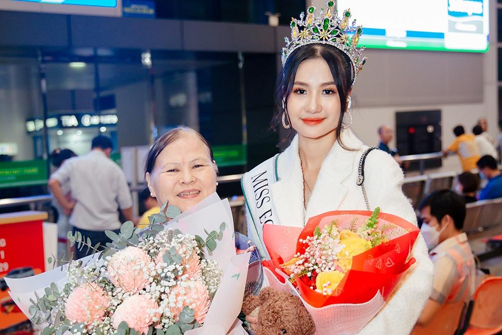 Trang phục của thí sinh Hoa hậu Môi trường bị chê quê mùa-16