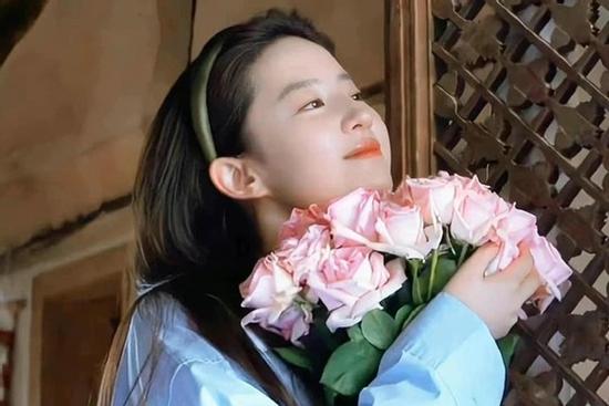 Giải mã bức ảnh tạo hiệu ứng bùng nổ của Lưu Diệc Phi