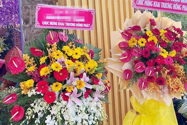 Chủ quán cà phê tự đặt lẵng hoa mạo danh lãnh đạo Đảng, Nhà nước chúc mừng-1