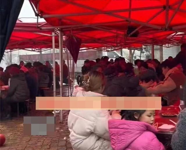 Lấy chồng giàu tưởng sướng, cô dâu uất nghẹn khi bố mẹ chịu tủi hổ-2