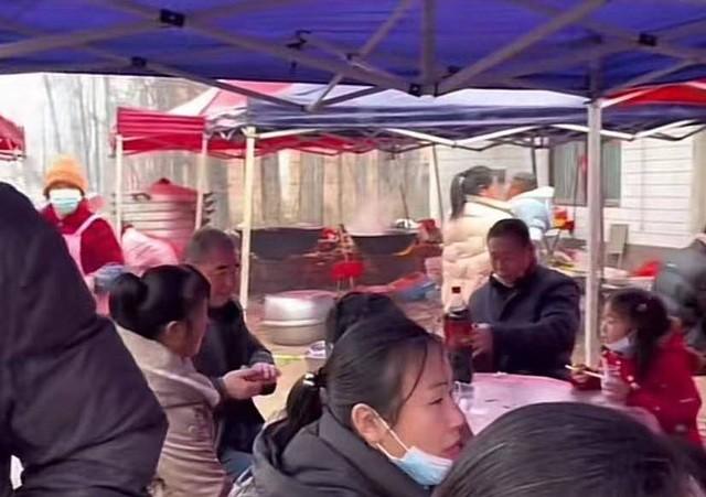 Lấy chồng giàu tưởng sướng, cô dâu uất nghẹn khi bố mẹ chịu tủi hổ-3