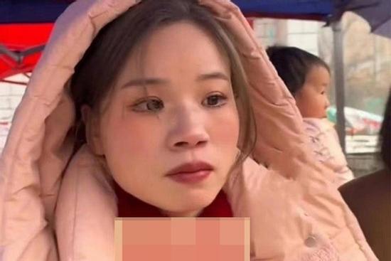 Lấy chồng giàu tưởng sướng, cô dâu uất nghẹn khi bố mẹ chịu tủi hổ