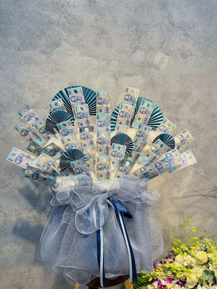 Hoa tiền: Món quà độc lạ tiềm ẩn nguy cơ vi phạm pháp luật-1