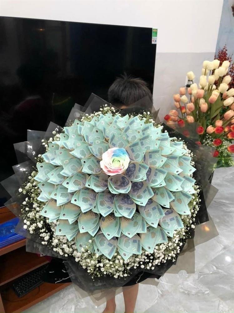 Hoa tiền: Món quà độc lạ tiềm ẩn nguy cơ vi phạm pháp luật-3