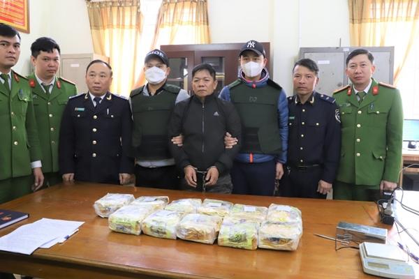 Cảnh sát đột kích, phá đường dây ma túy của 2 mẹ con Phúc lì ở Đà Nẵng-3