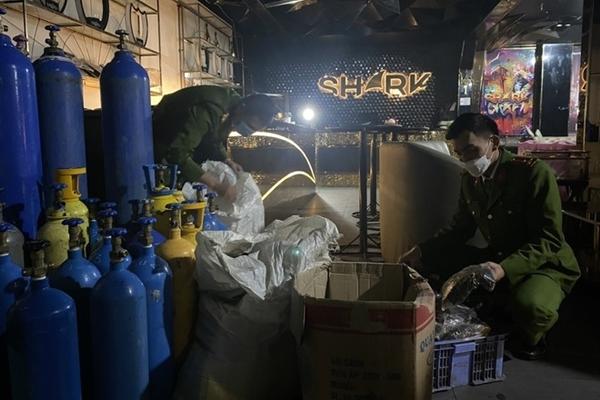 Quán bar tra tấn dân thâu đêm, bóng cười bán công khai như chốn vô pháp luật-1