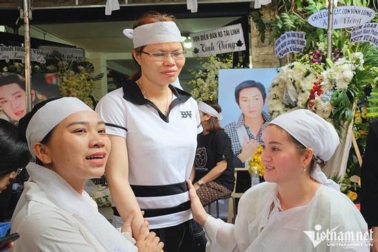 Người phụ nữ kém 28 tuổi chăm sóc NSƯT Vũ Linh 10 năm cuối đời