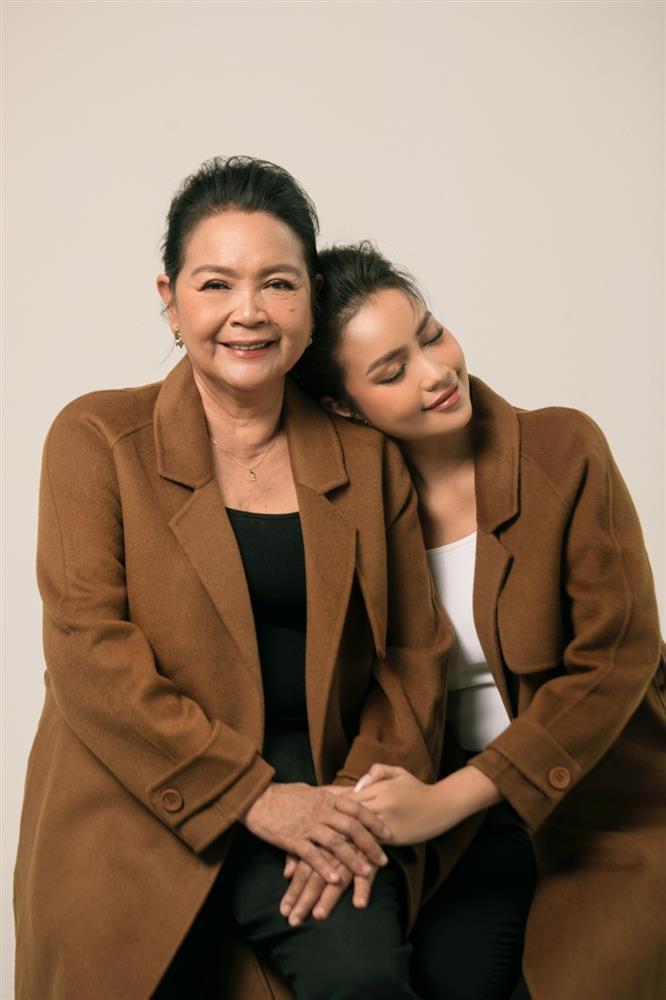 Hoa hậu Ngọc Châu khoe ảnh chụp cùng mẹ nhân ngày 8/3-1