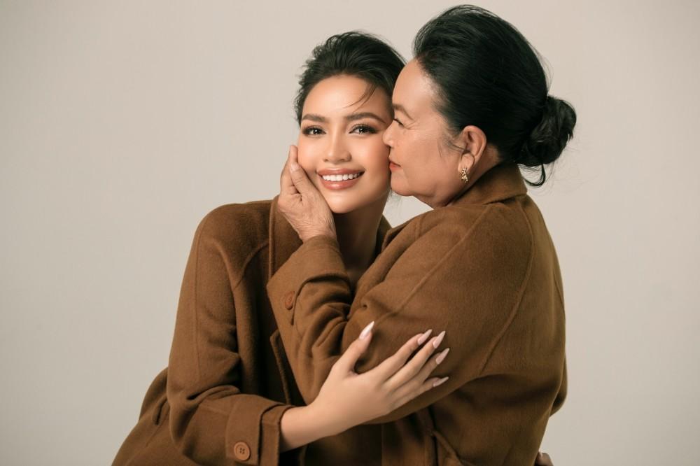 Hoa hậu Ngọc Châu khoe ảnh chụp cùng mẹ nhân ngày 8/3-3