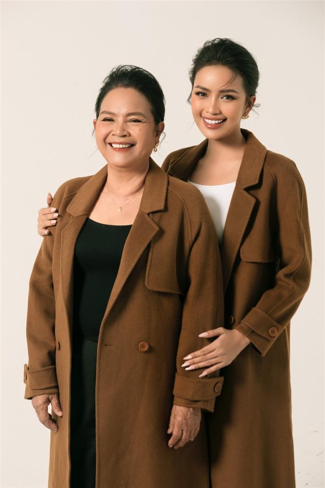 Hoa hậu Ngọc Châu khoe ảnh chụp cùng mẹ nhân ngày 8/3-5