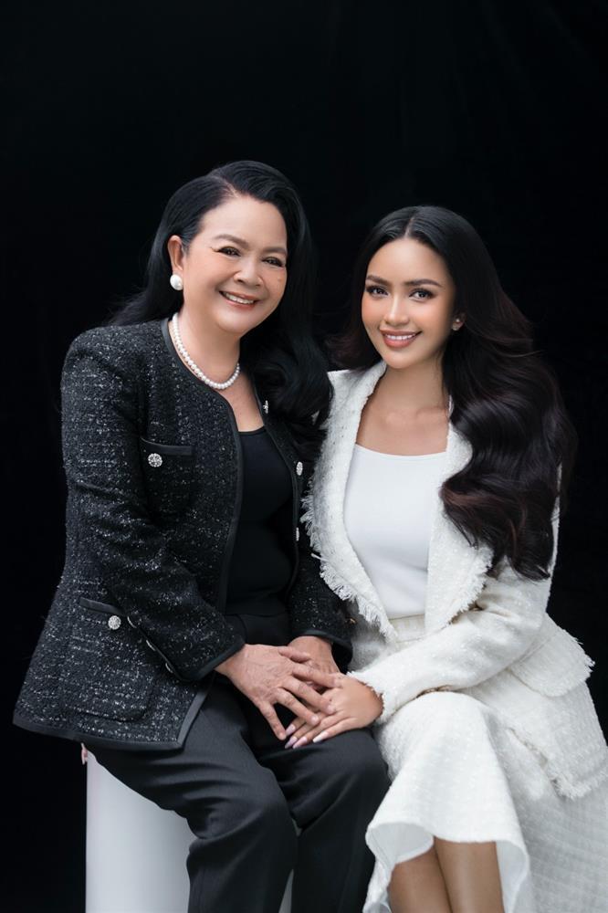 Hoa hậu Ngọc Châu khoe ảnh chụp cùng mẹ nhân ngày 8/3-6