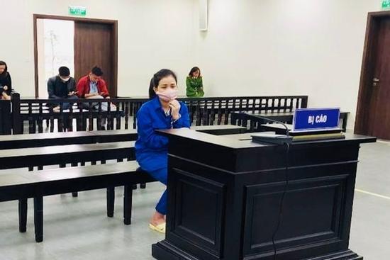 ‘Nữ quái’ khiến cả luật sư, ca sĩ nổi tiếng sập bẫy lừa